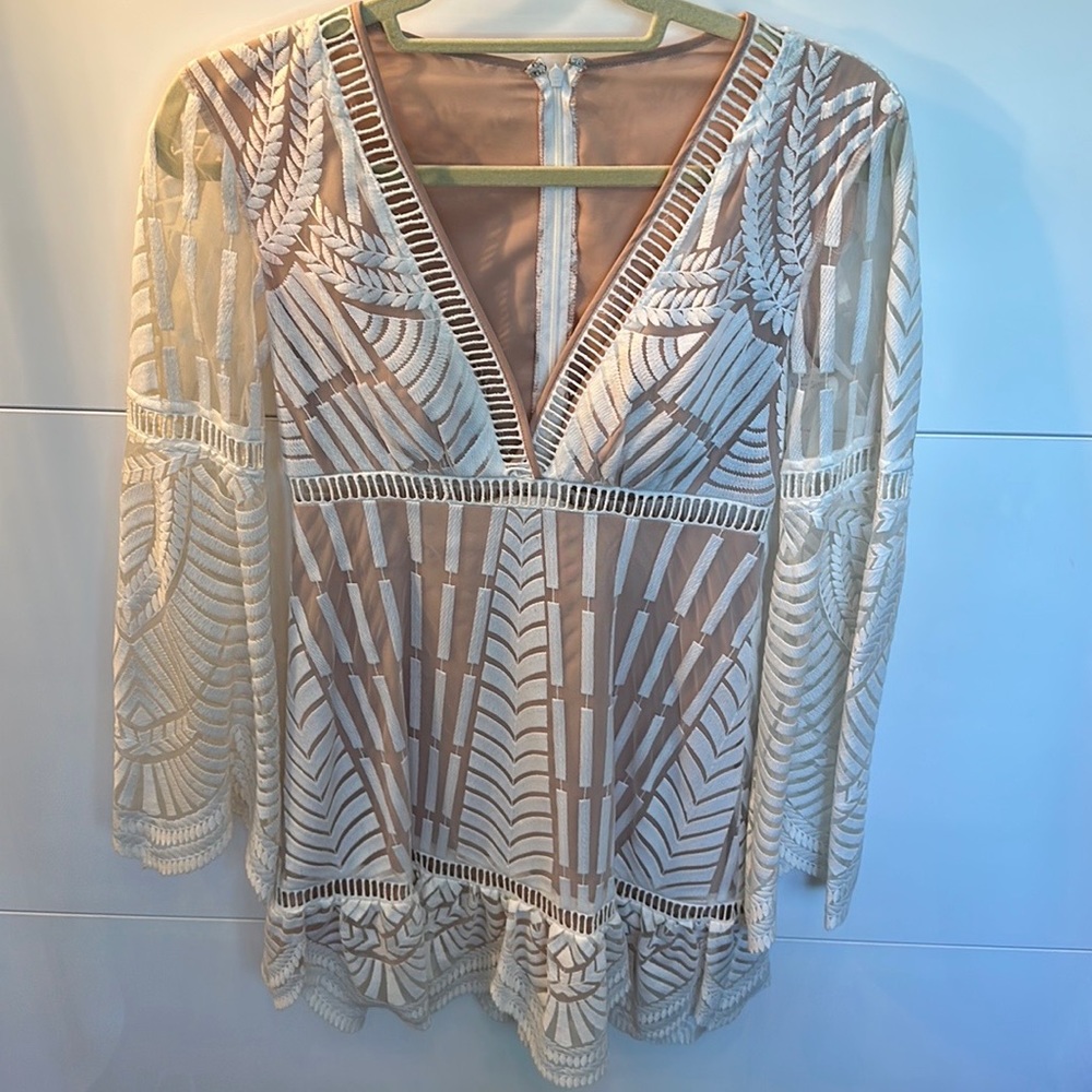 Artelier Nicole Miller white and nude lace long sleeve mini dress